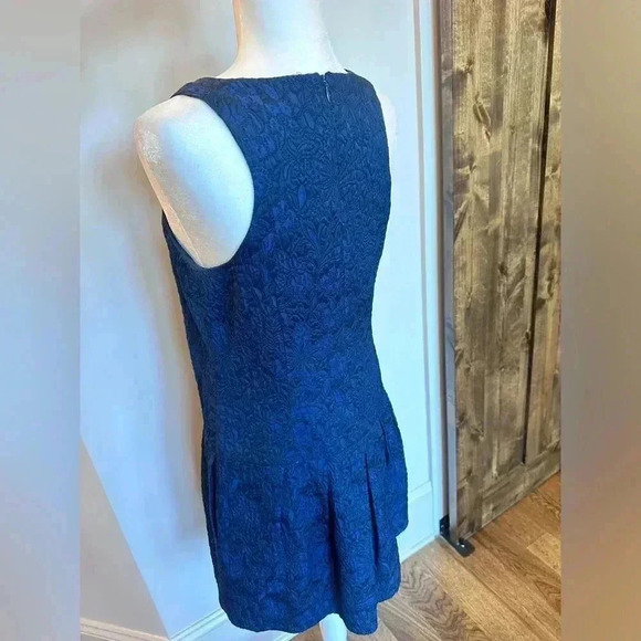 Club Monaco Pleated Drop Waist Dress size 6 pockets - Picture 4 of 7